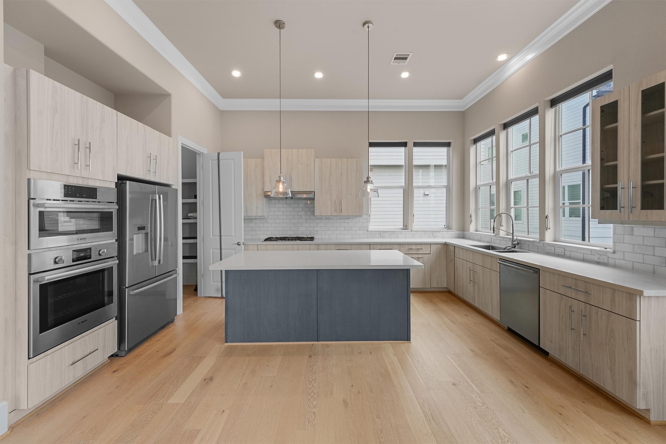 3410 W 12th Street Houston TX 77008