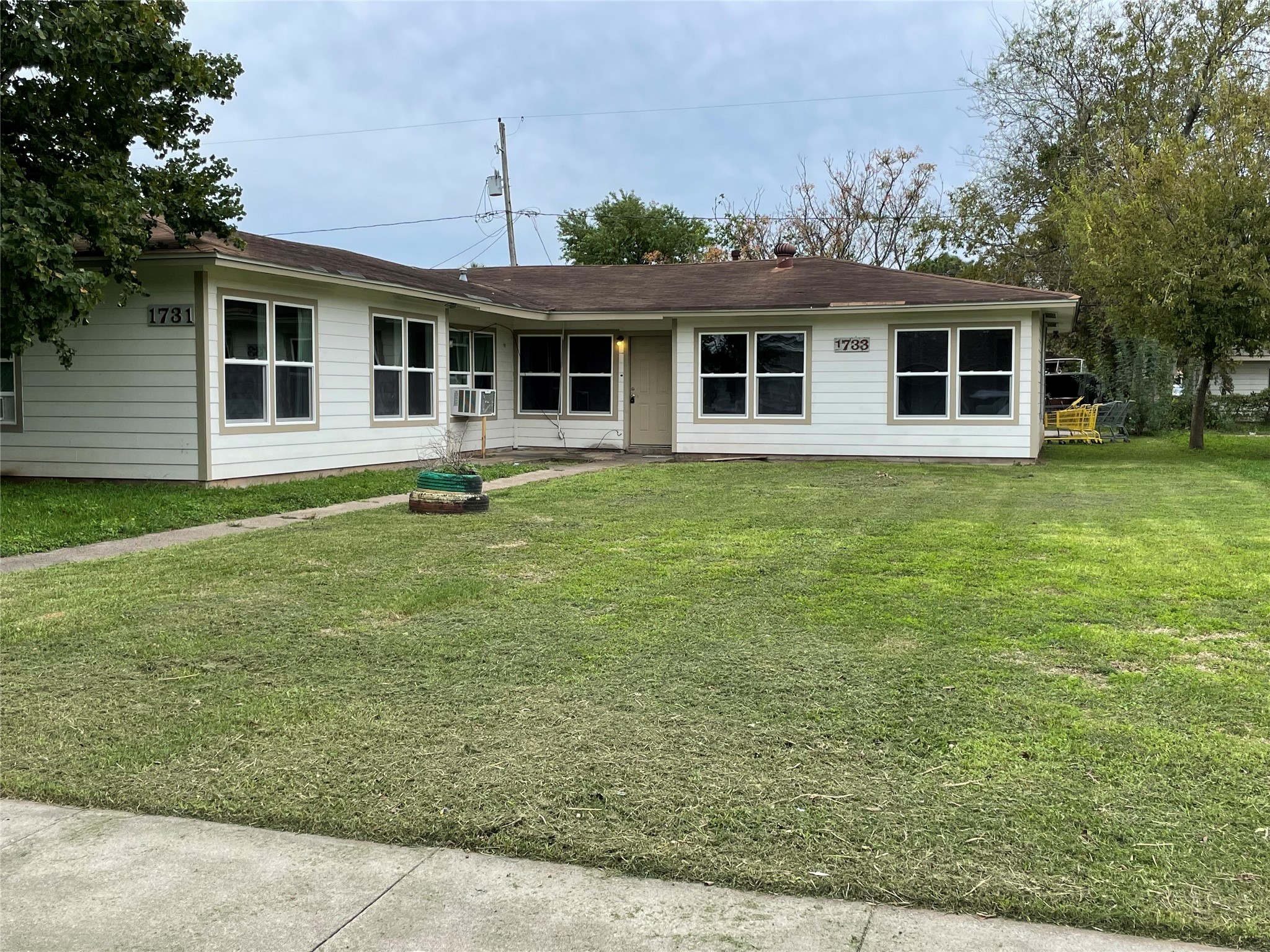 1733 W 8th Street Freeport TX 77541