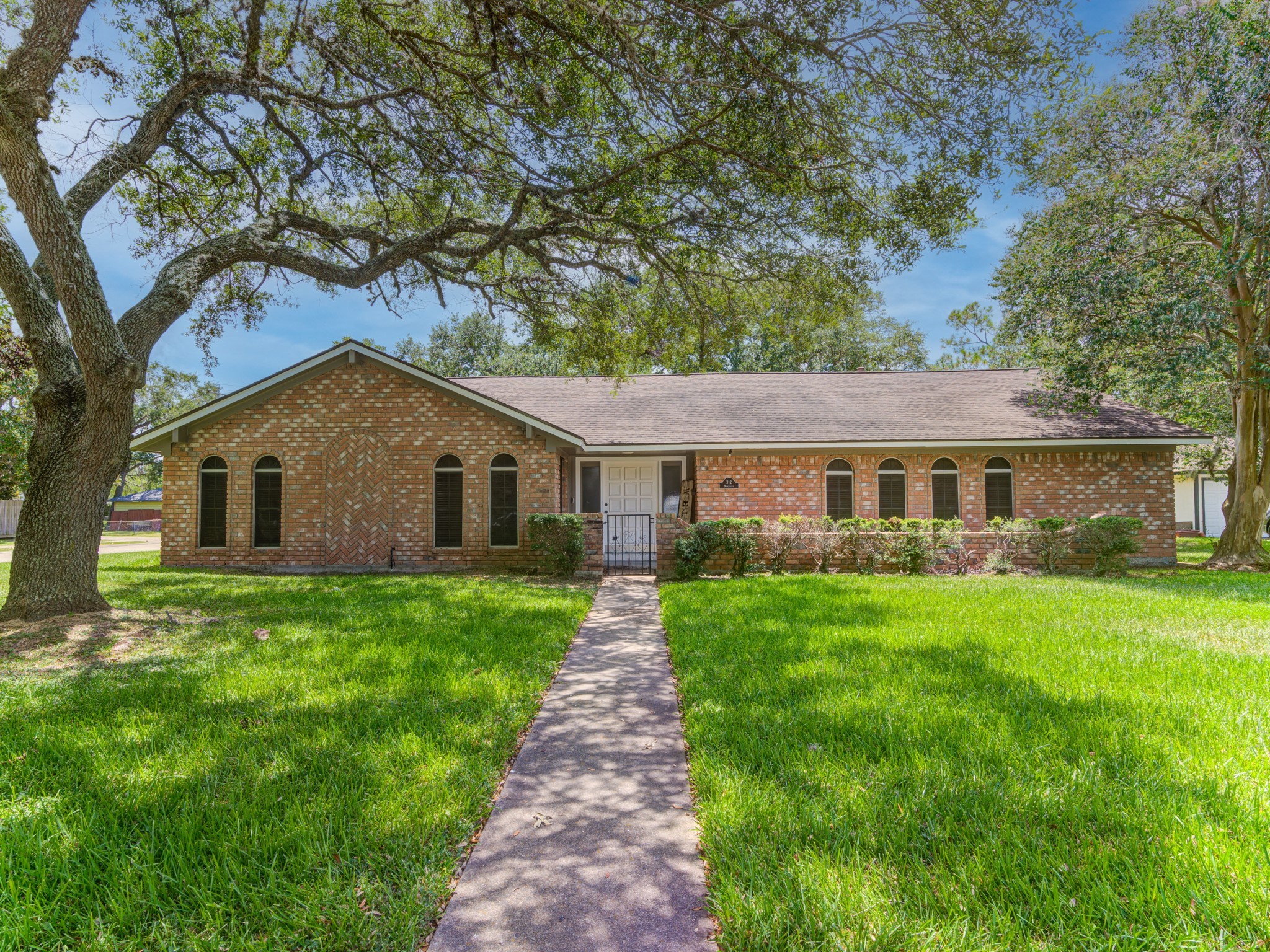 312 Narcissus Street Lake Jackson TX 77566
