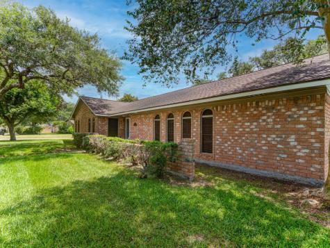 312 Narcissus Street Lake Jackson TX 77566