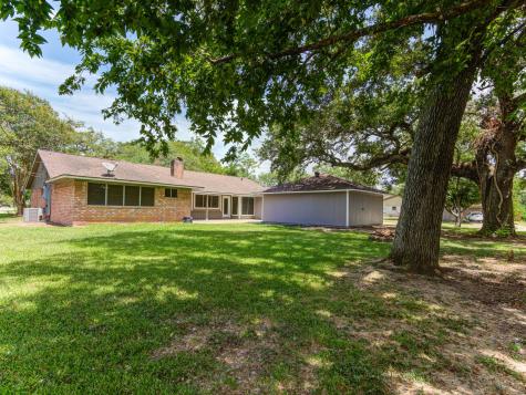 312 Narcissus Street Lake Jackson TX 77566