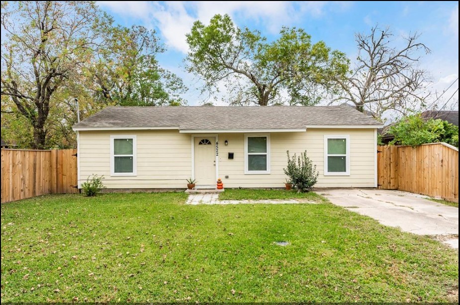 4522 Larkspur Street Houston TX 77051