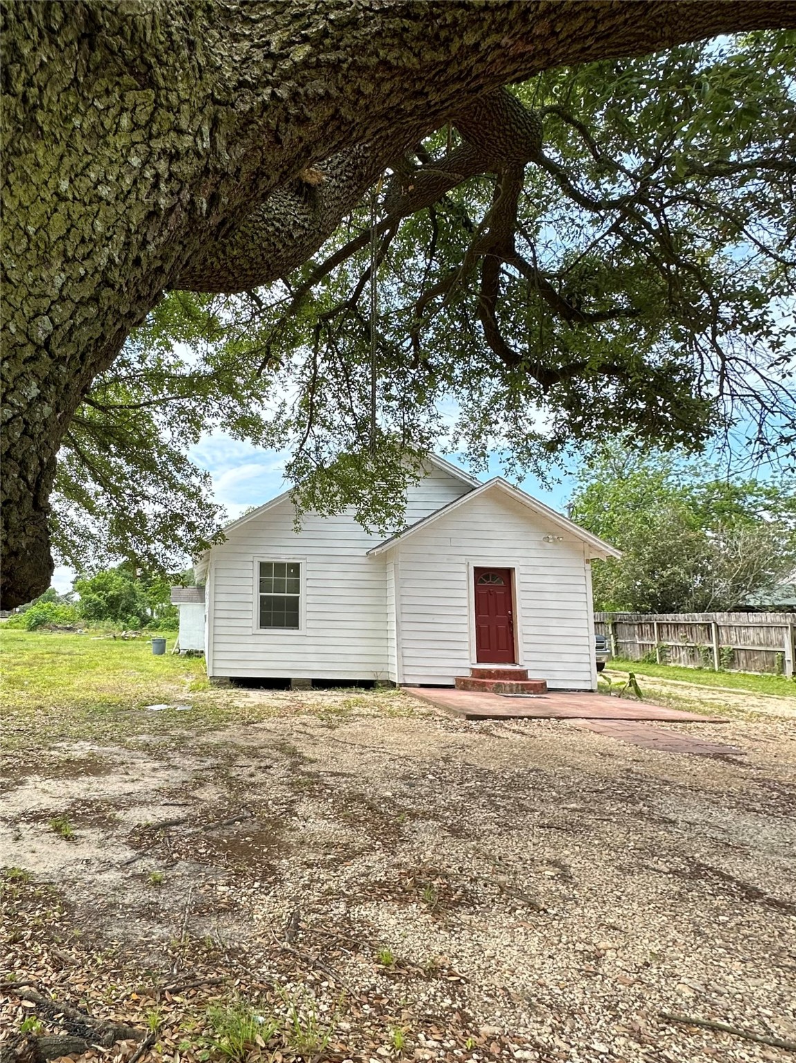 102 N 7th Street Highlands TX 77562