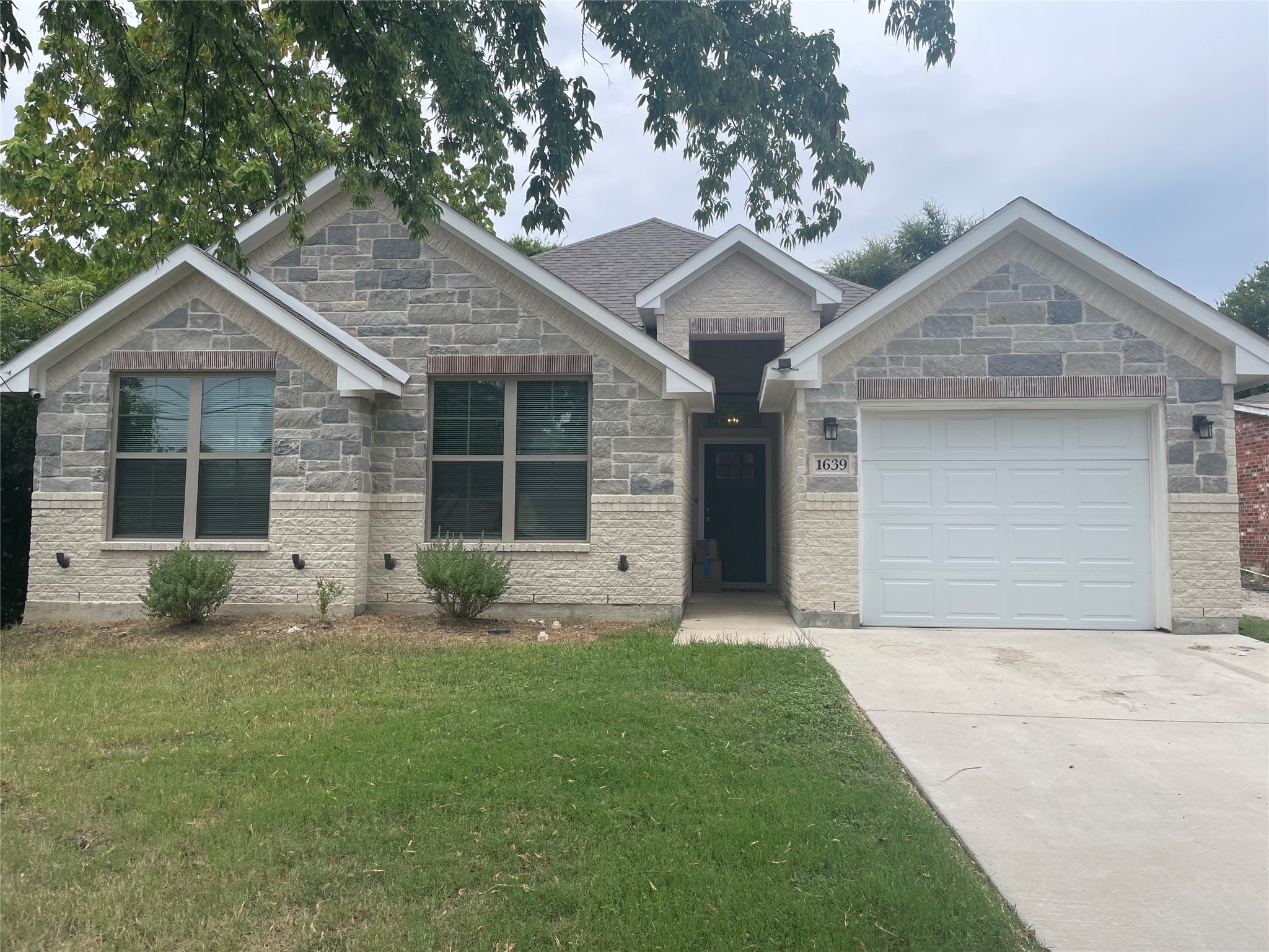 1639 Presidio Avenue Dallas TX 75216