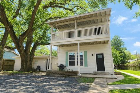 511 W Cleveland Street 1 Alvin TX 77511