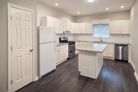 511 W Cleveland Street 1 Alvin TX 77511