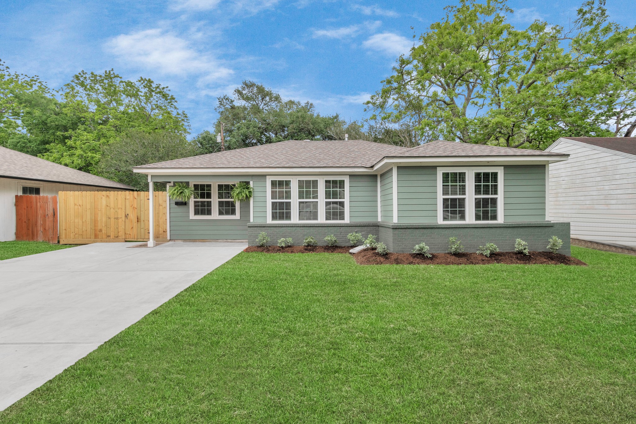 1709 S Park Drive Alvin TX 77511