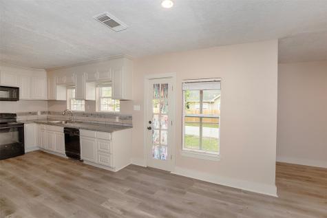 1217 N Meyer Avenue Seabrook TX 77586