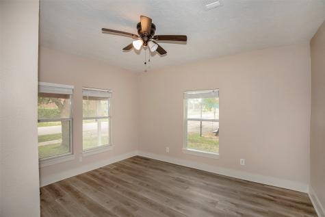 1217 N Meyer Avenue Seabrook TX 77586