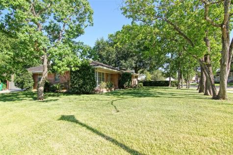 4048 Newshire Drive Houston TX 77025