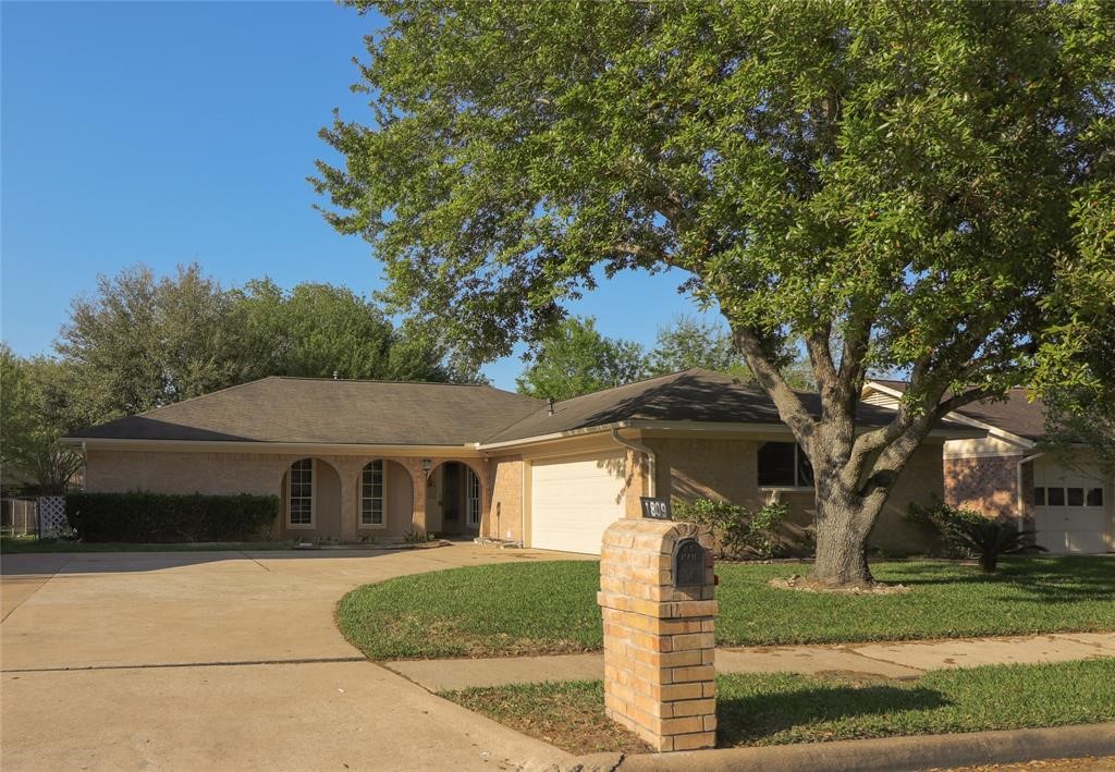 1809 Crooked Creek Lane Pearland TX 77581