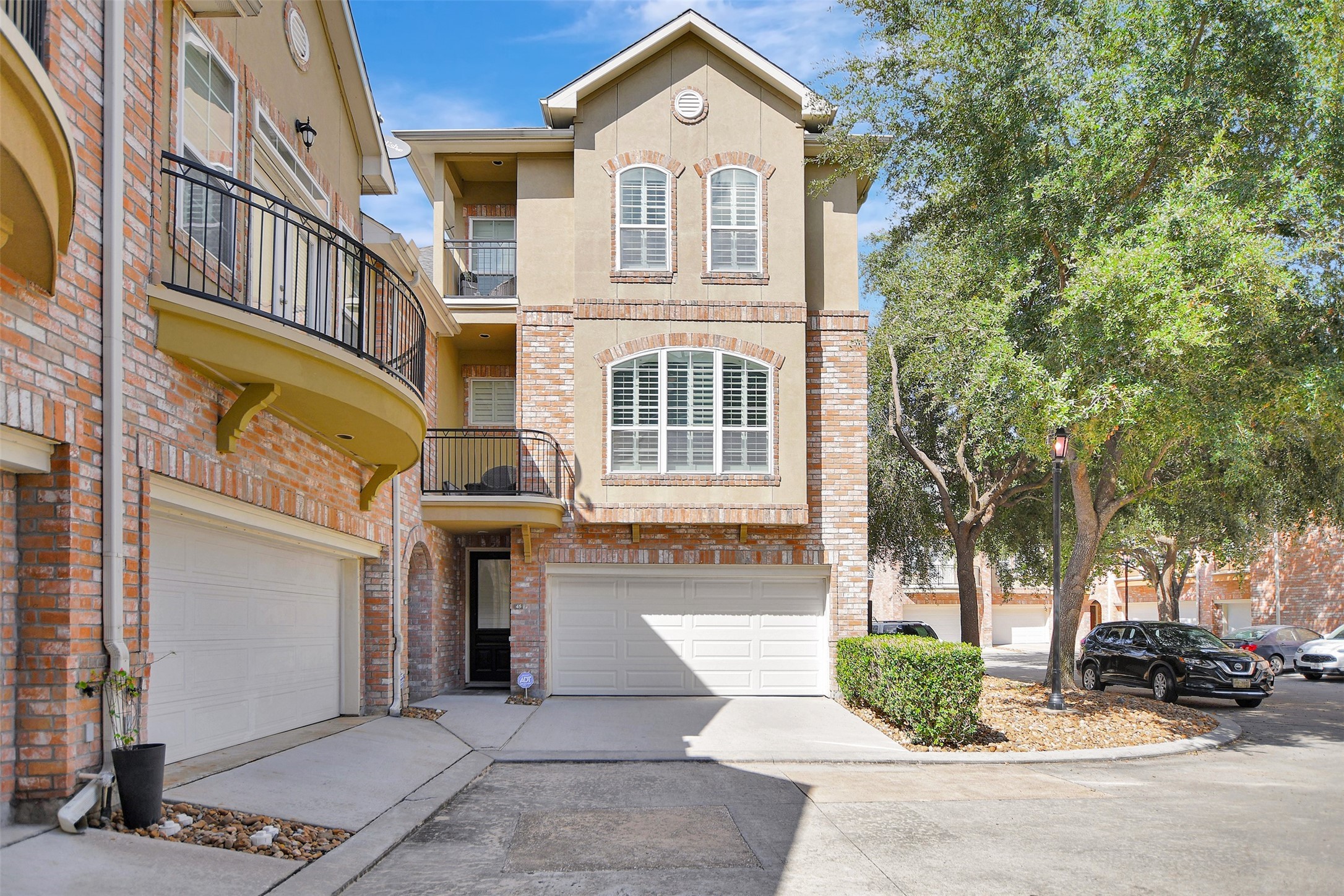 45 Versante Court Houston TX 77070