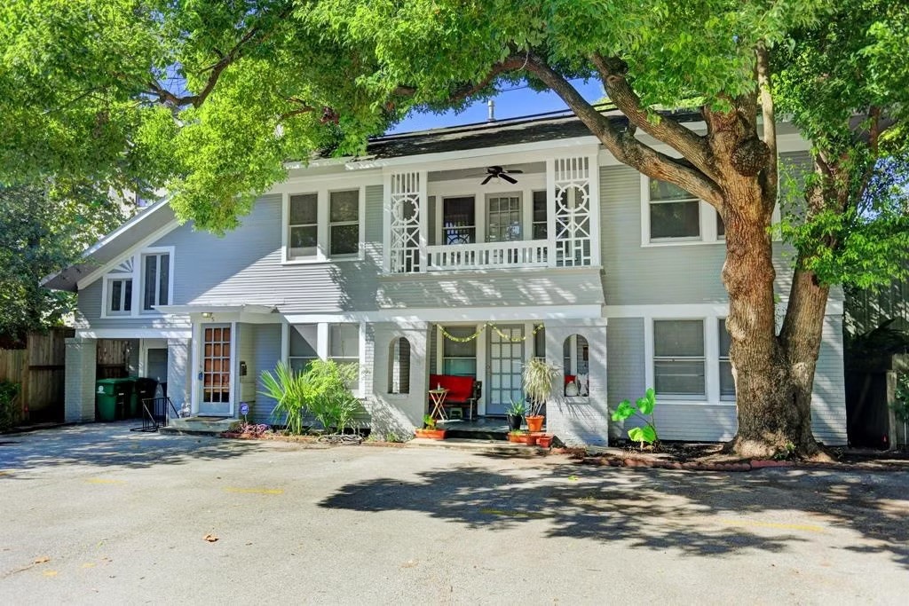 5 Buell Court Houston TX 77006