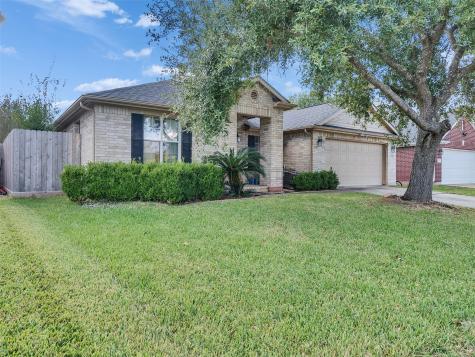 3823 Beacons View Friendswood TX 77546