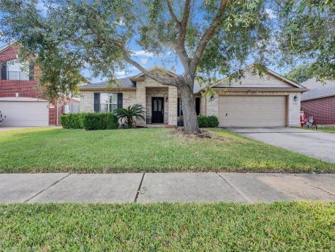 3823 Beacons View Friendswood TX 77546