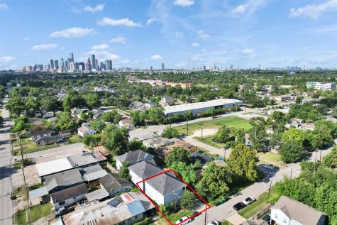 1118 Bunton Street Houston TX 77009