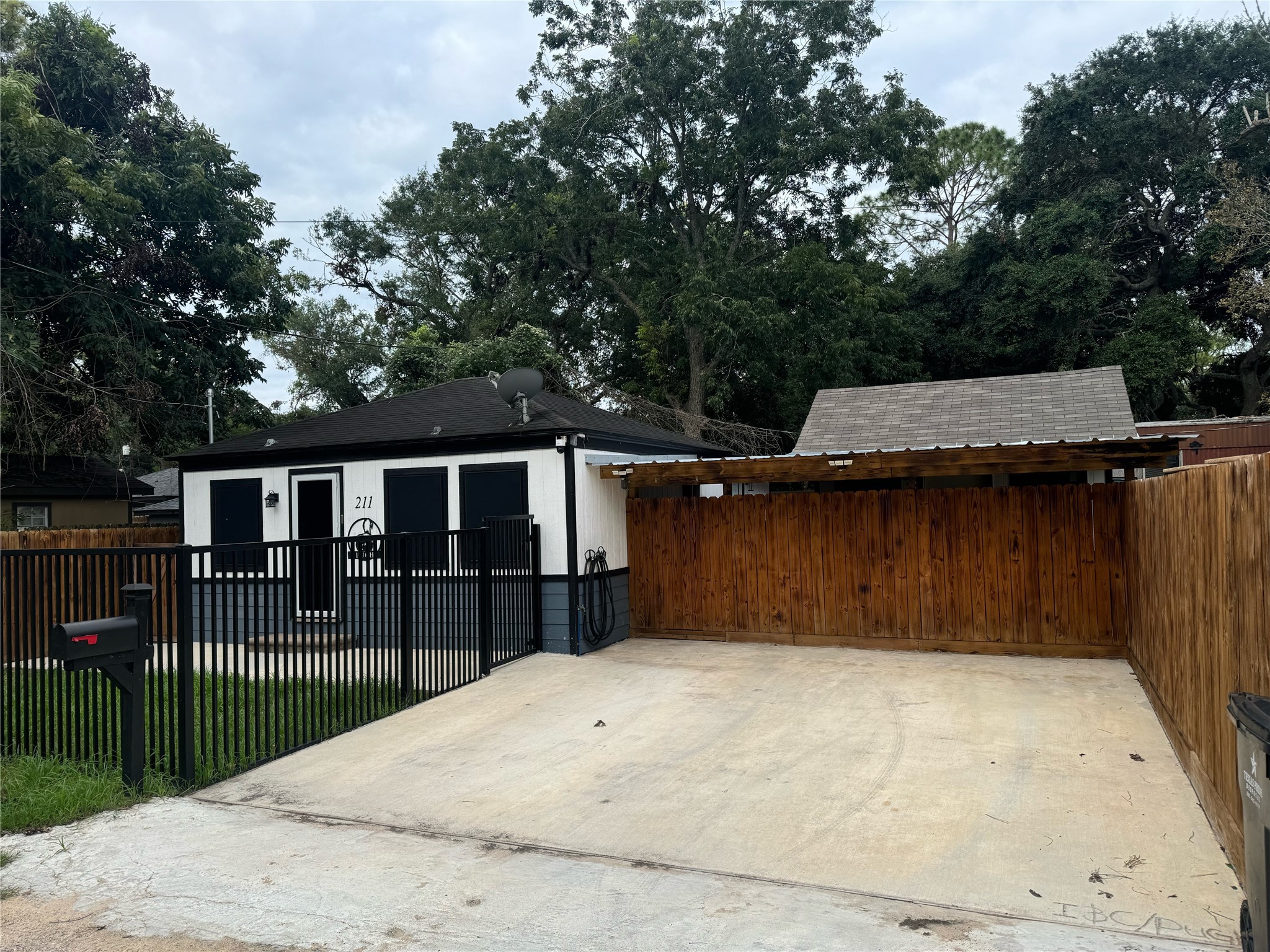 211 N 2nd Street Alvin TX 77511