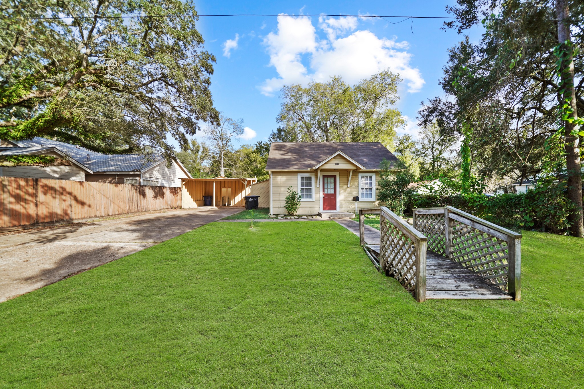 811 S Hill Street Alvin TX 77511