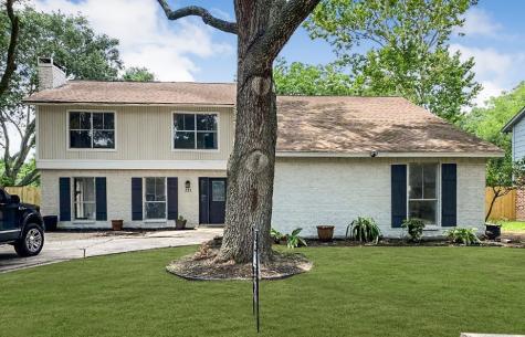 232 E Castle Harbour Drive Friendswood TX 77546