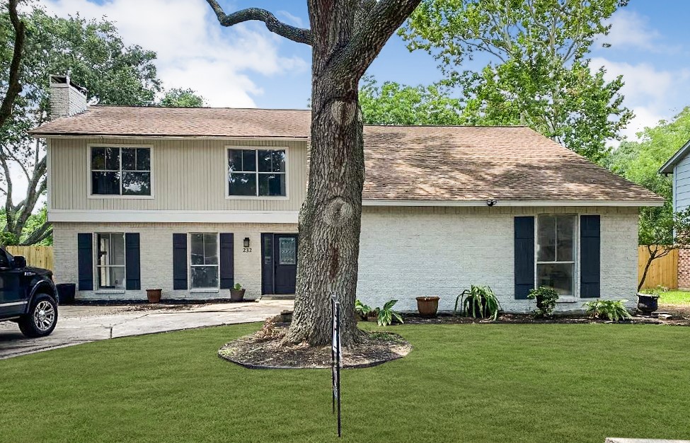 232 E Castle Harbour Drive Friendswood TX 77546