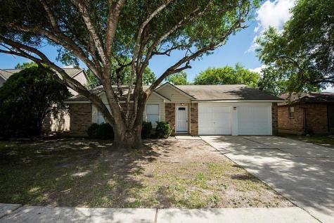 2804 Pinewood Drive League City TX 77573