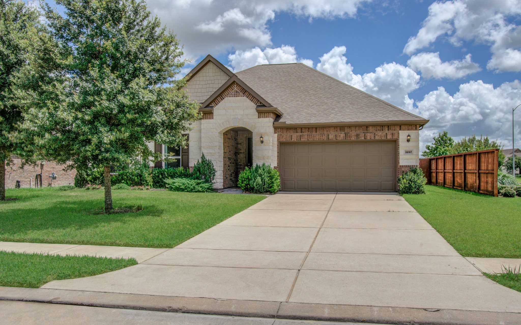 3297 Regal Park Lane Pearland TX 77584