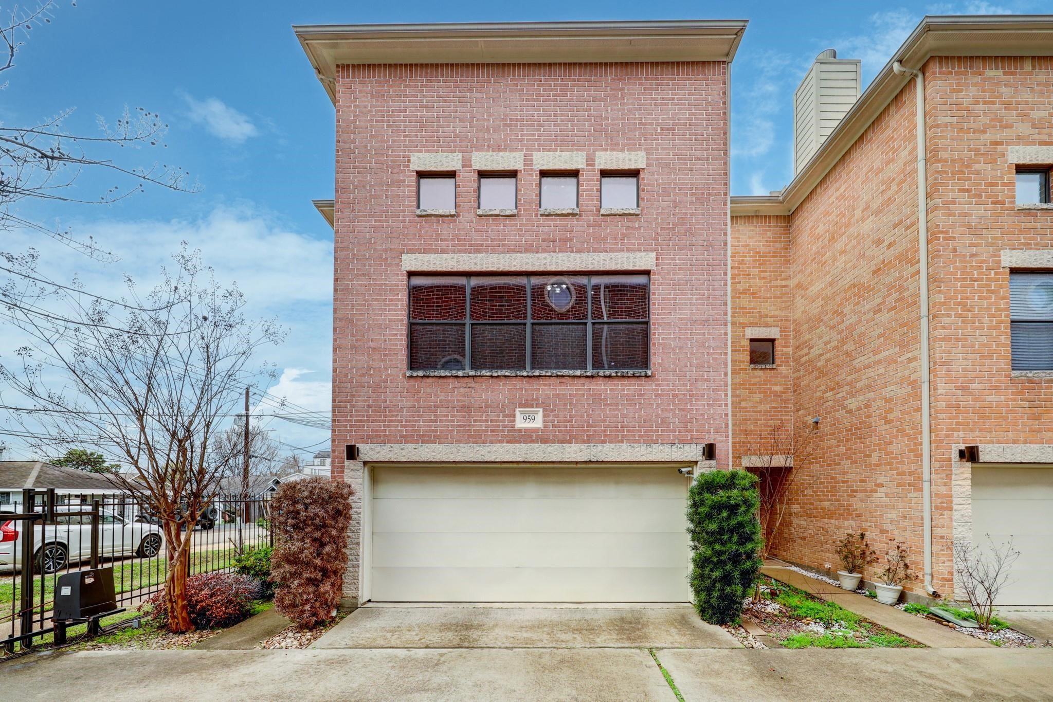 959 W 21st Street Houston TX 77008