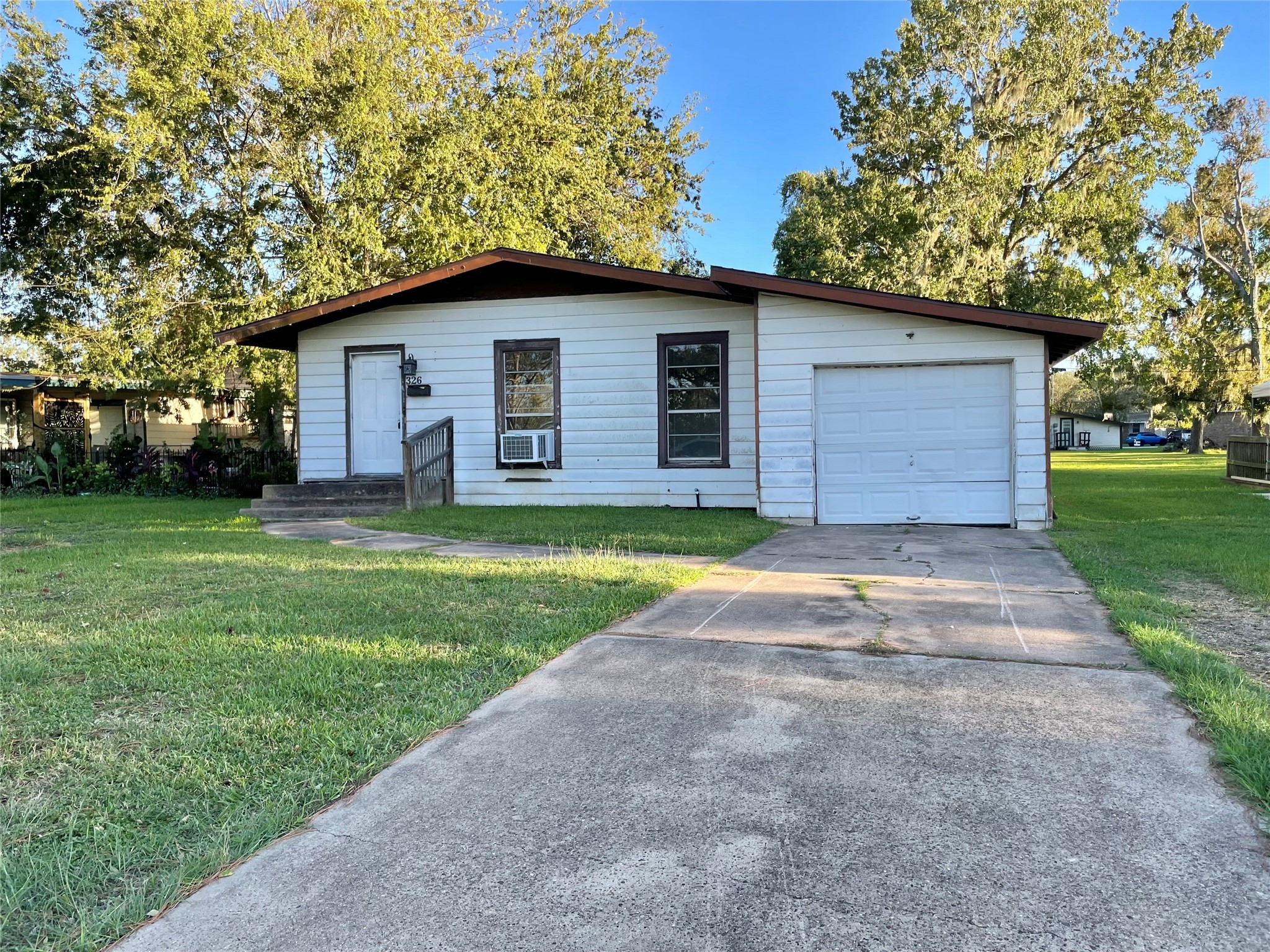 326 Circle Way Street Lake Jackson TX 77566