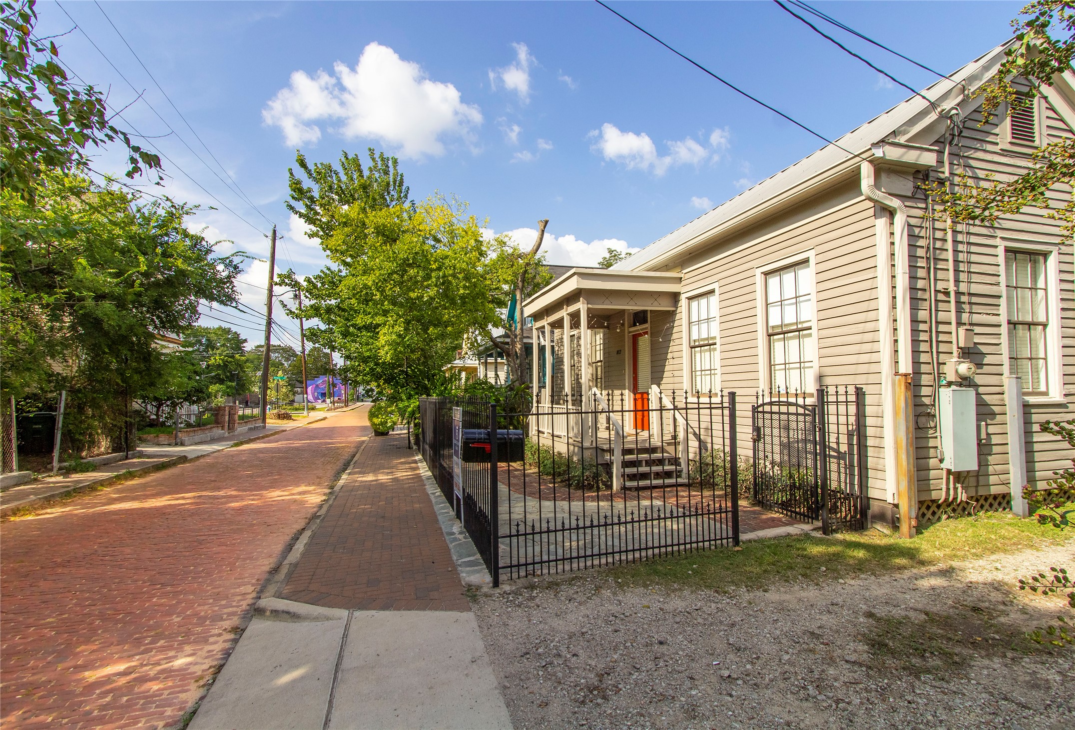 812 Sabine Street Houston TX 77007