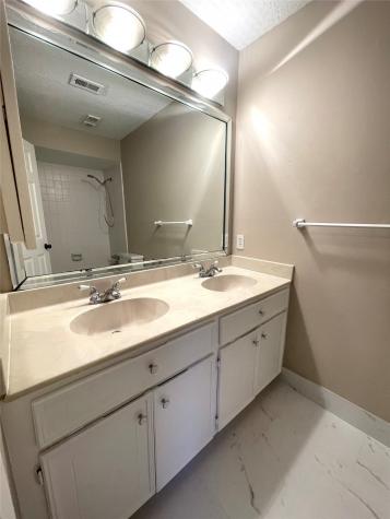 2105 Broadlawn Drive Houston TX 77058