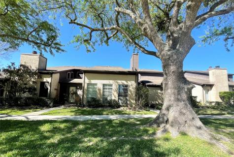 2105 Broadlawn Drive Houston TX 77058