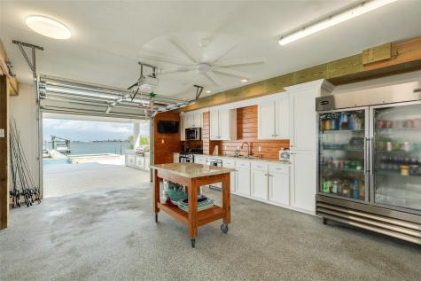 9680 Airways Lane Galveston TX 77554