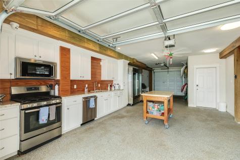 9680 Airways Lane Galveston TX 77554