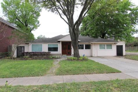 4527 Holt Street Bellaire TX 77401