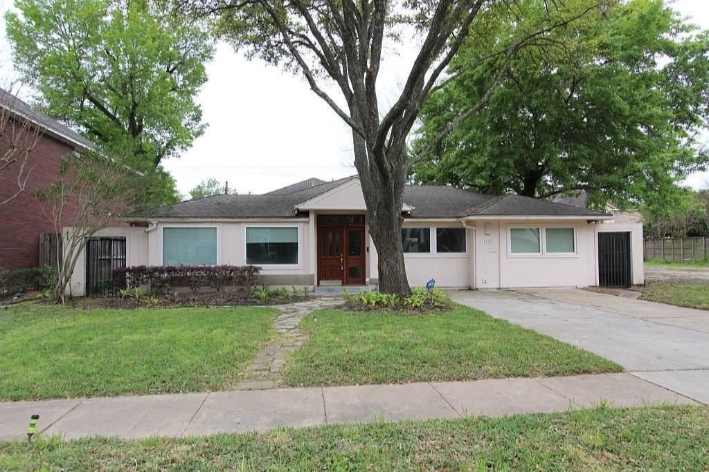 4527 Holt Street Bellaire TX 77401