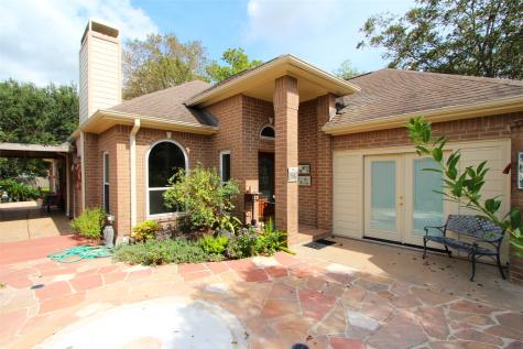 516 Towne Court Alvin TX 77511