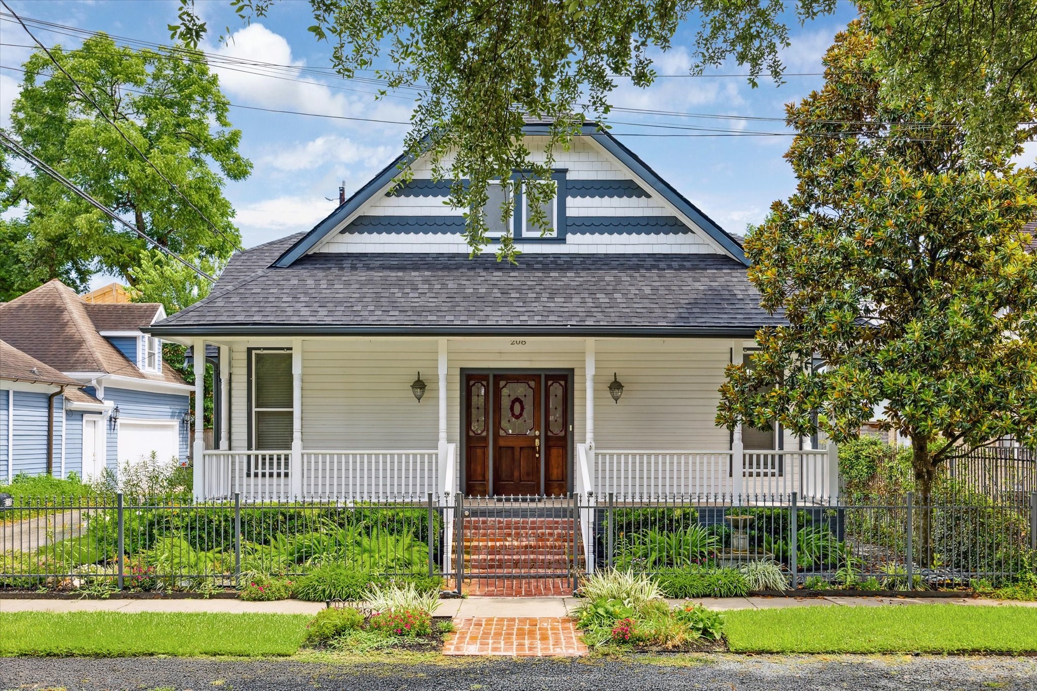 208 E 12th Street Houston TX 77008
