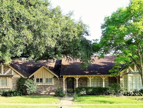 7811 Small Leaf Circle Houston TX 77063