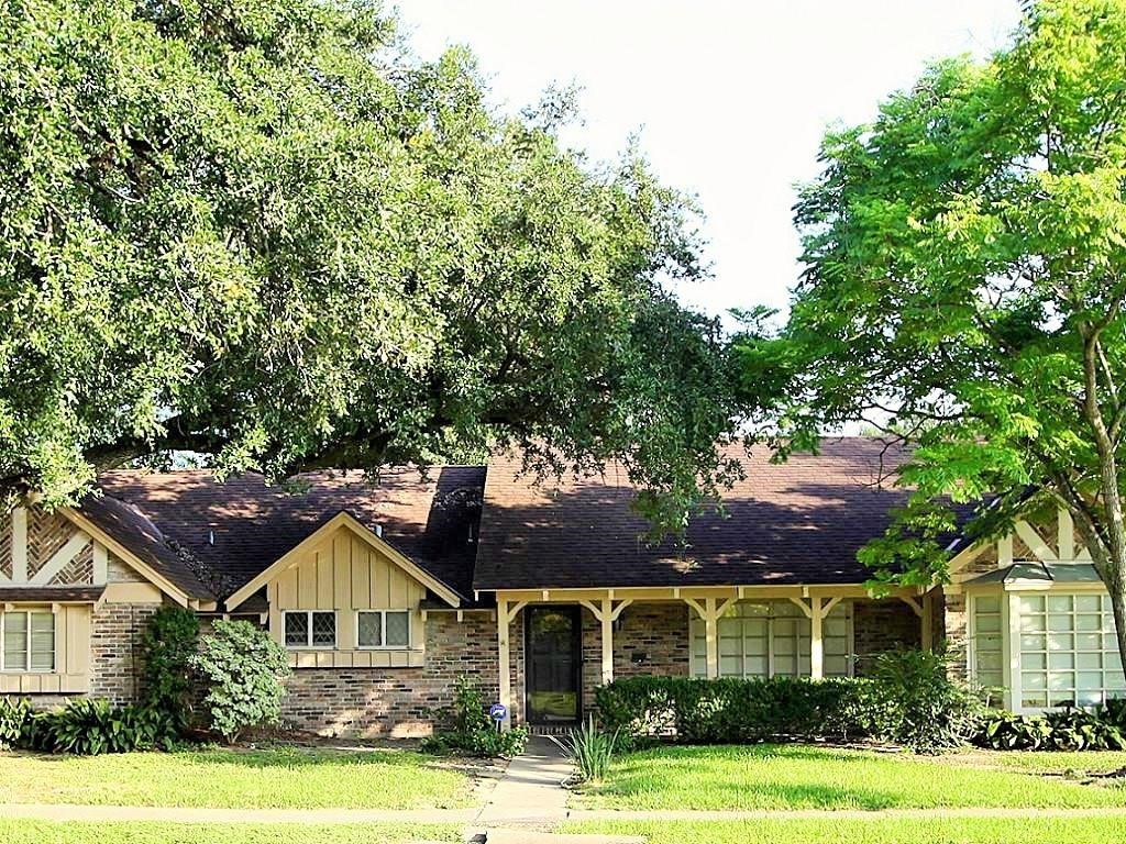 7811 Small Leaf Circle Houston TX 77063