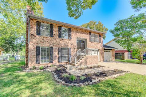 236 E Castle Harbour Drive Friendswood TX 77546