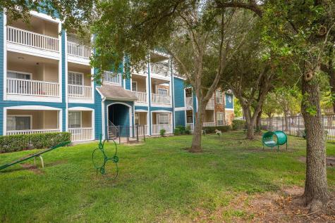 19100 N Glenwest Drive 321 Friendswood TX 77546