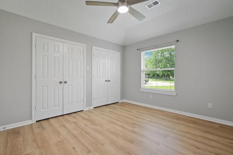 460 W Houston Street Highlands TX 77562