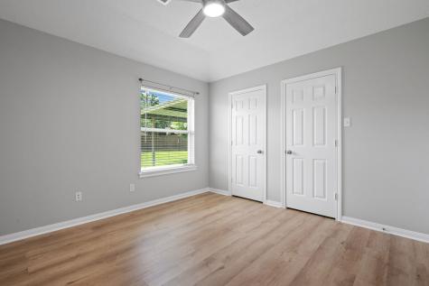 460 W Houston Street Highlands TX 77562