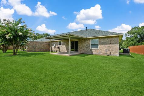 460 W Houston Street Highlands TX 77562