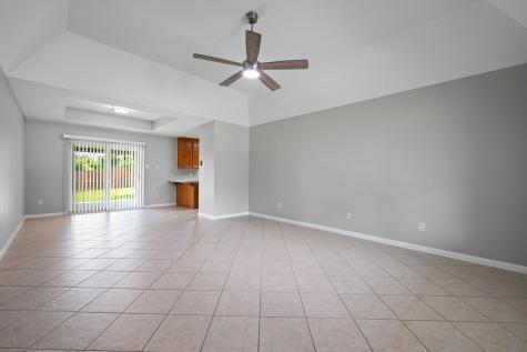 460 W Houston Street Highlands TX 77562