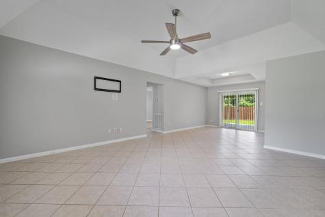 460 W Houston Street Highlands TX 77562