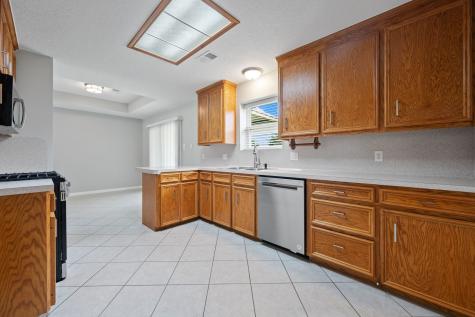 460 W Houston Street Highlands TX 77562