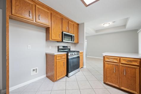 460 W Houston Street Highlands TX 77562