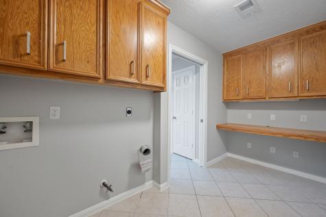460 W Houston Street Highlands TX 77562