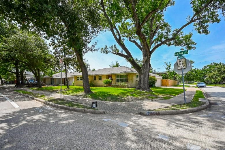 5233 W 43rd Street Houston TX 77092